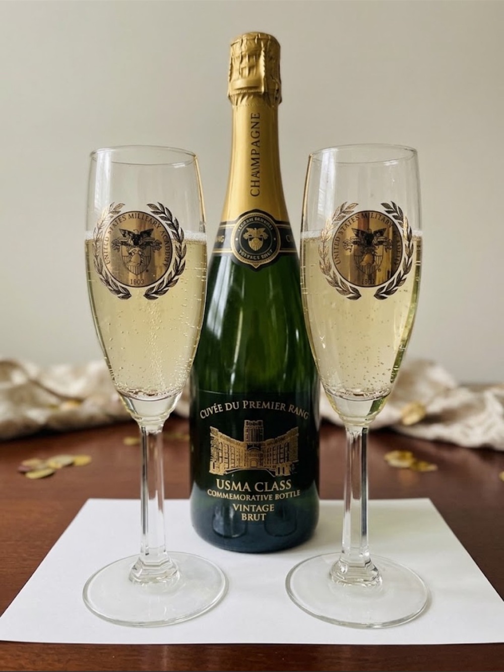 West Point-set of 2 official crystal champagne flutes-US military academy-crest